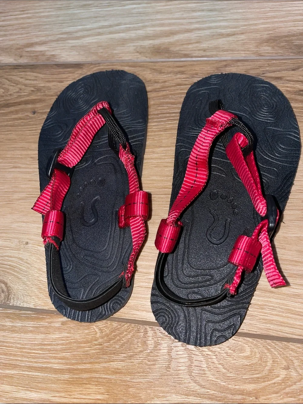 Kids Unshoes Sandals ~ Red Straps